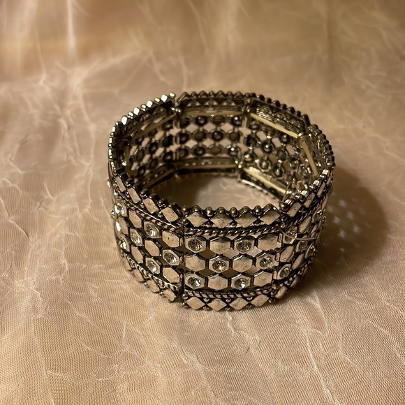 Elastic silver colored bracelet 5 solid stacked rows with white jewels - Picture 3 of 5